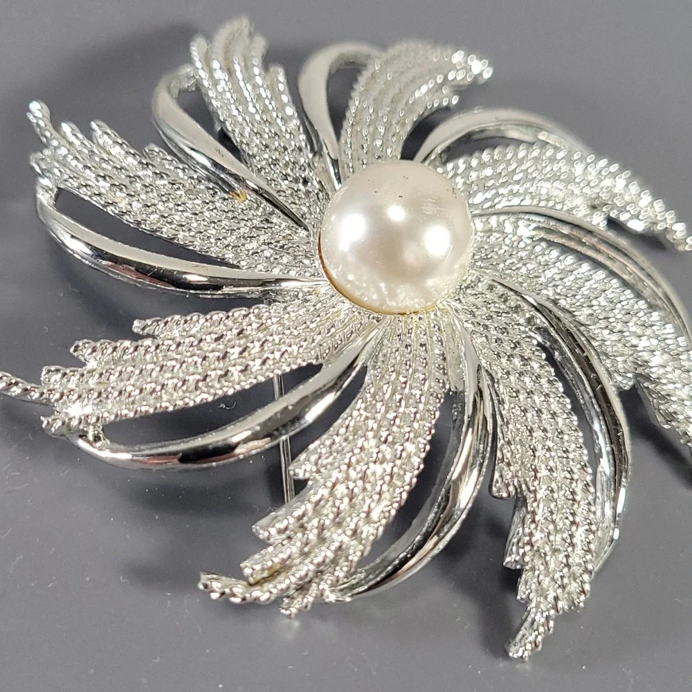 Sarah‎ Coventry Swirl Brooch Silver Faux Pearl Textured Starburst Pin Jewelry